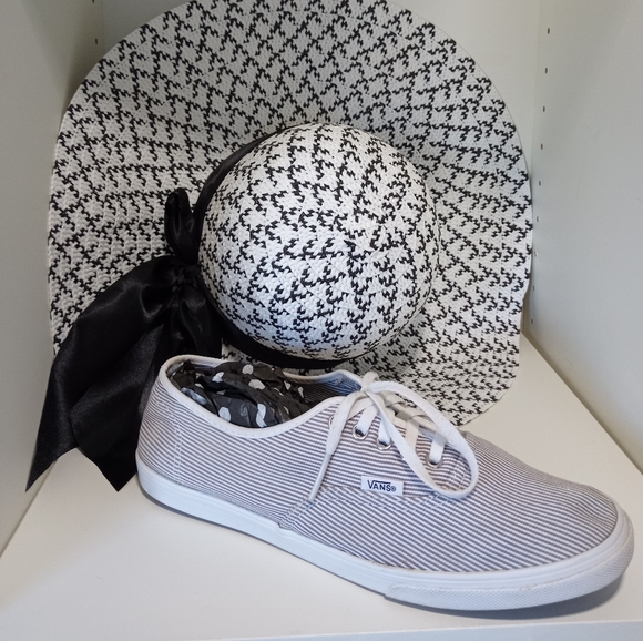 Vans - Classic Pinstripe White Grey Skate Shoes - Women's 10, men's-8.5 - Picture 2 of 6